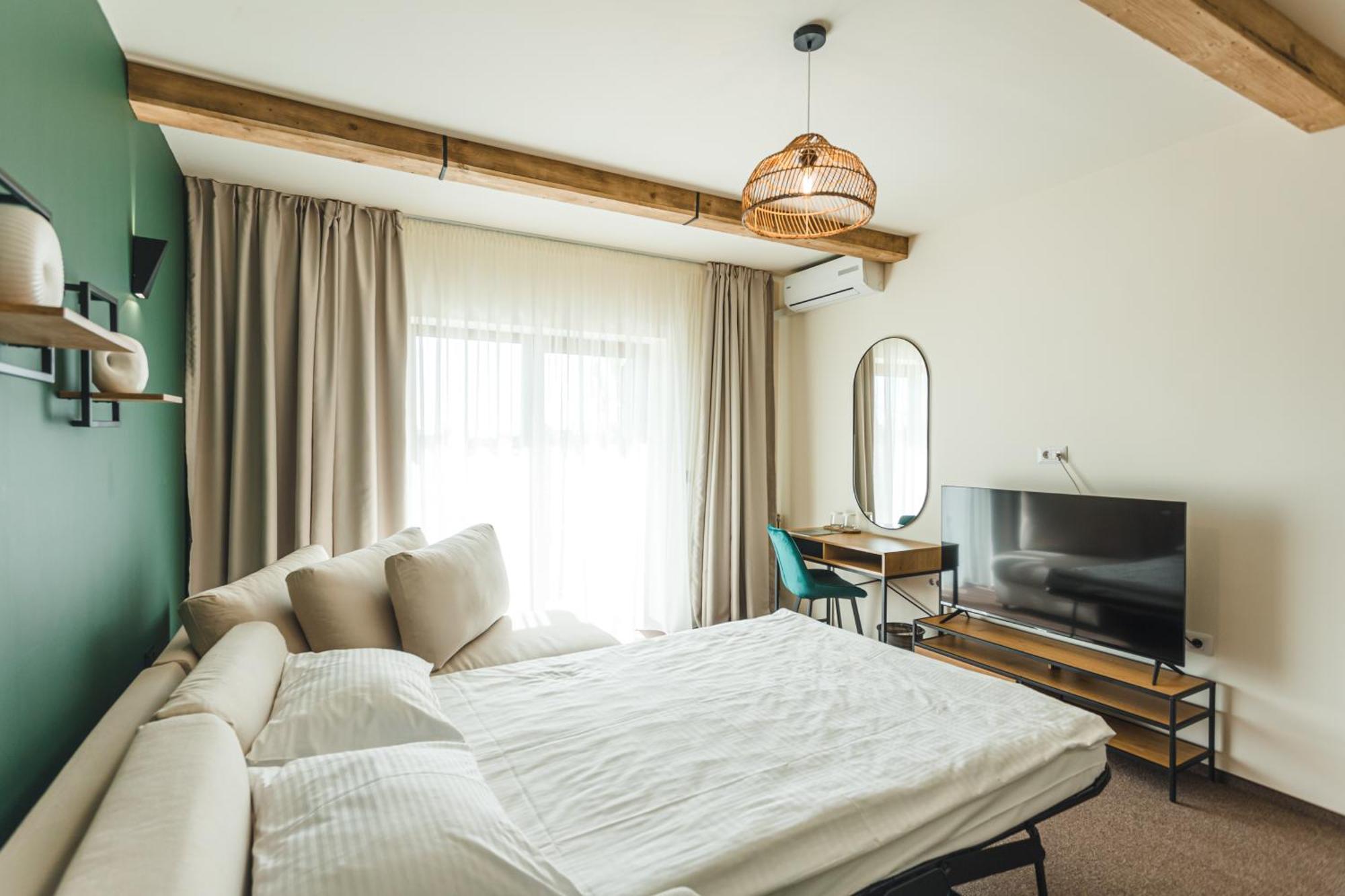 Stokker Hotel Орадеа Екстериор снимка