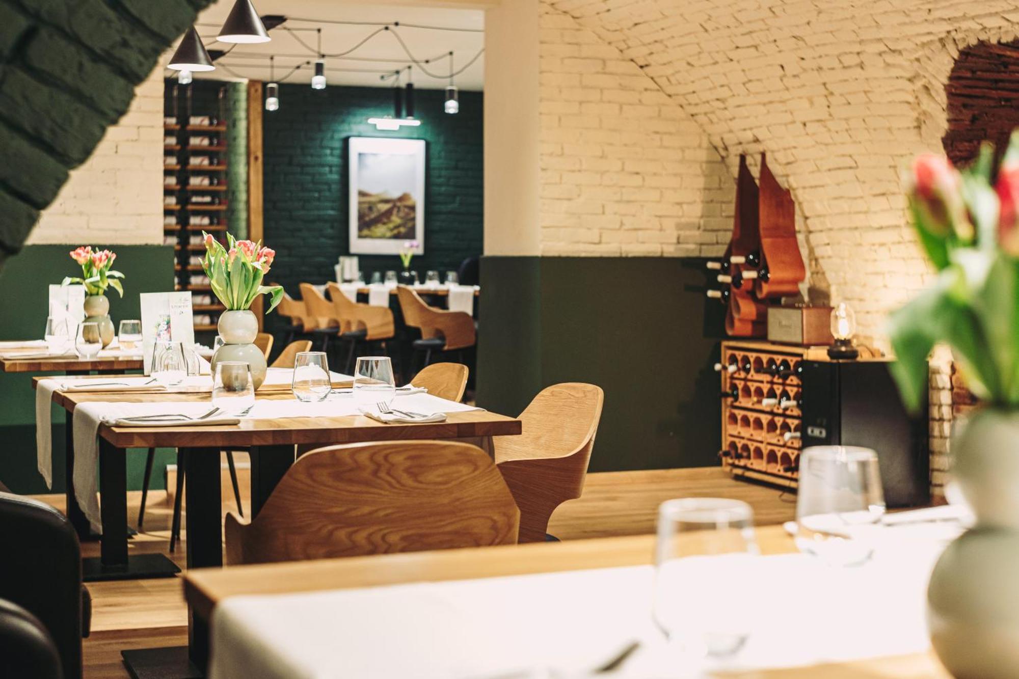 Stokker Hotel Орадеа Екстериор снимка