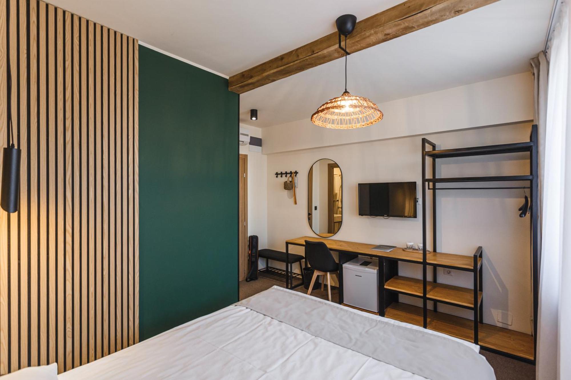 Stokker Hotel Орадеа Екстериор снимка