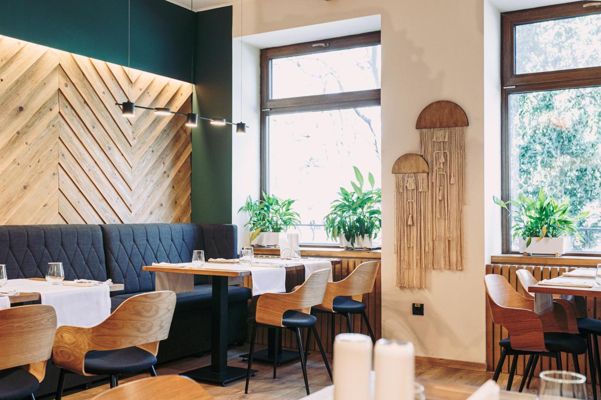 Stokker Hotel Орадеа Екстериор снимка