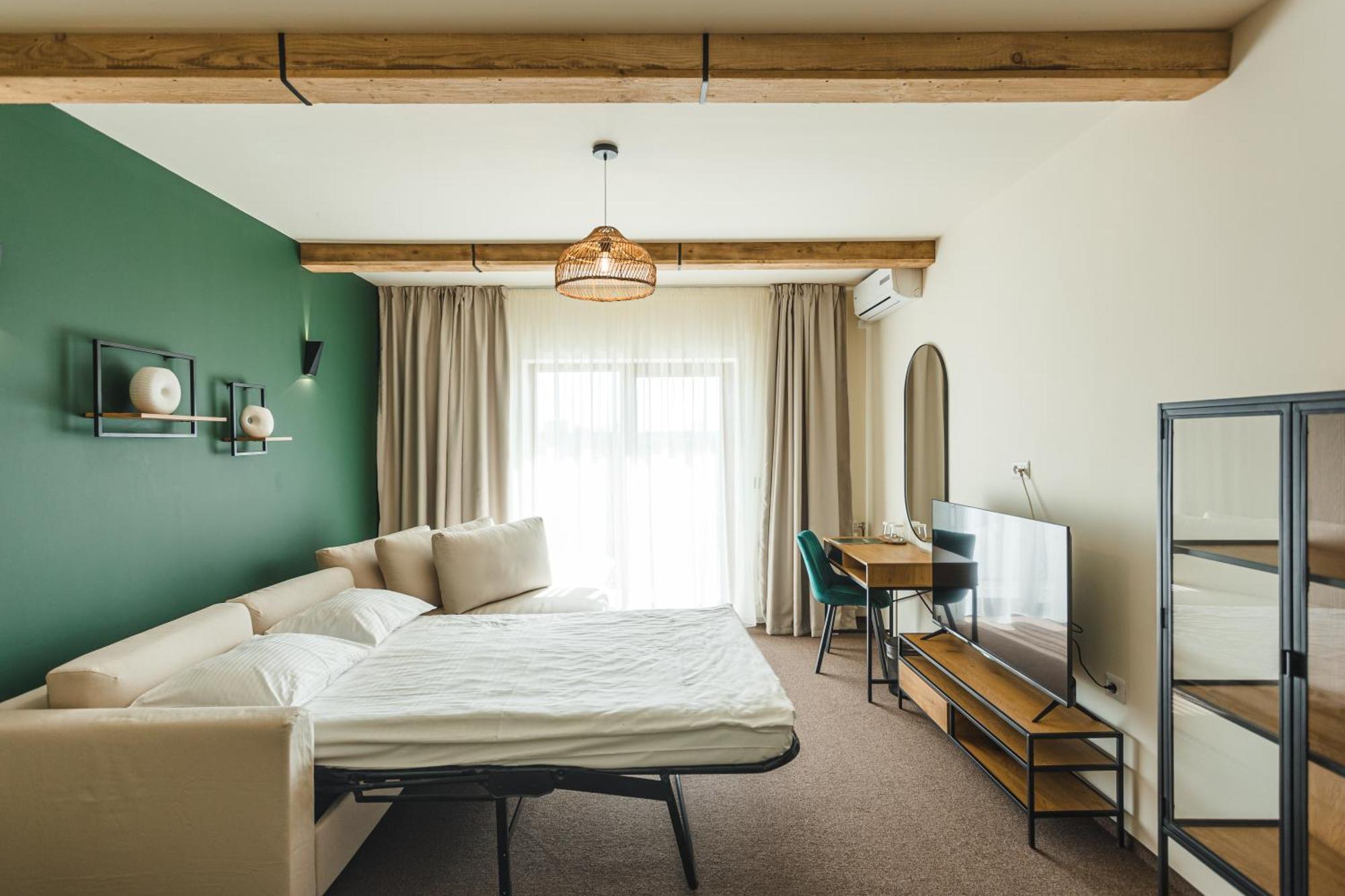 Stokker Hotel Орадеа Екстериор снимка