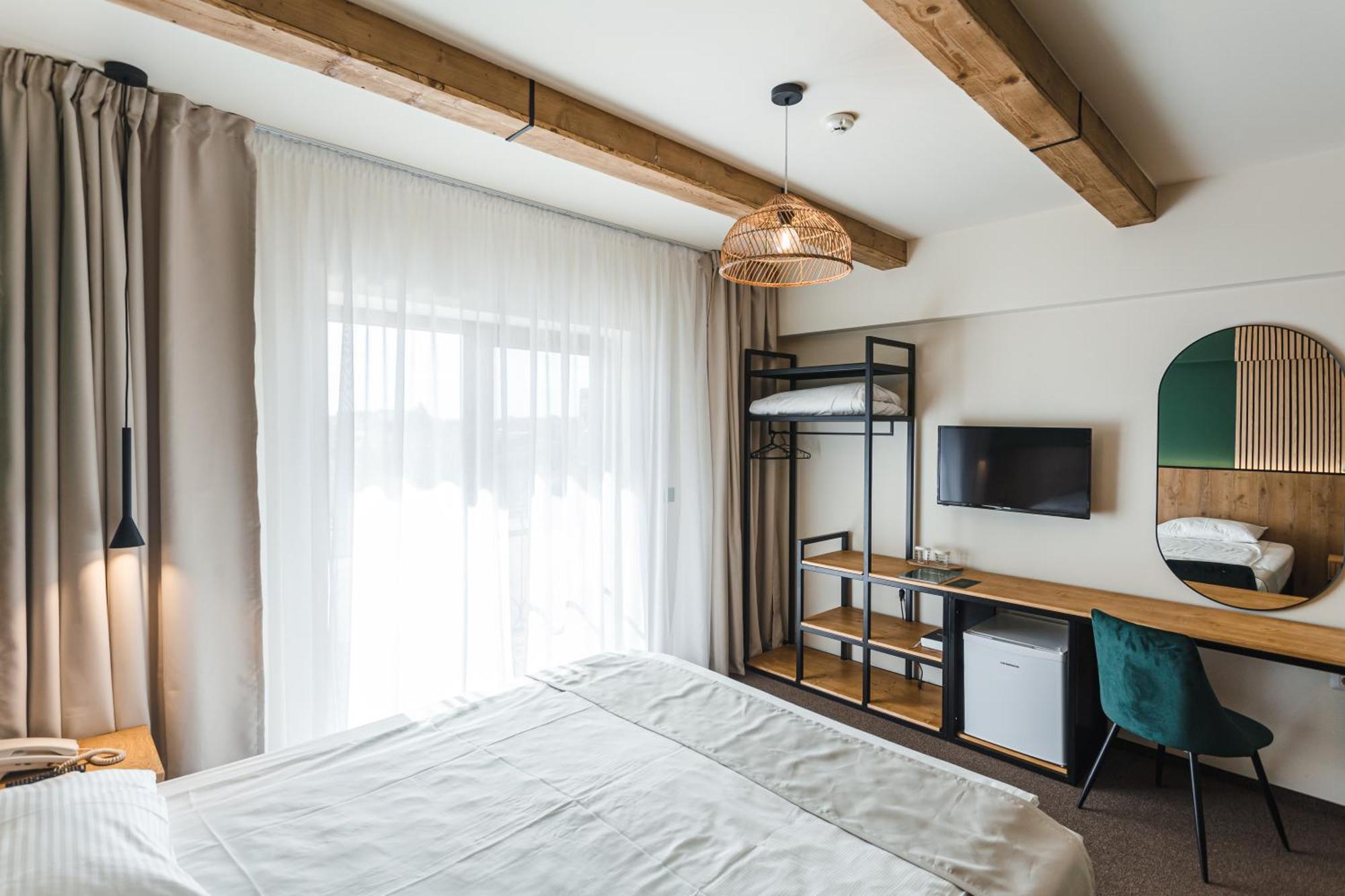 Stokker Hotel Орадеа Екстериор снимка