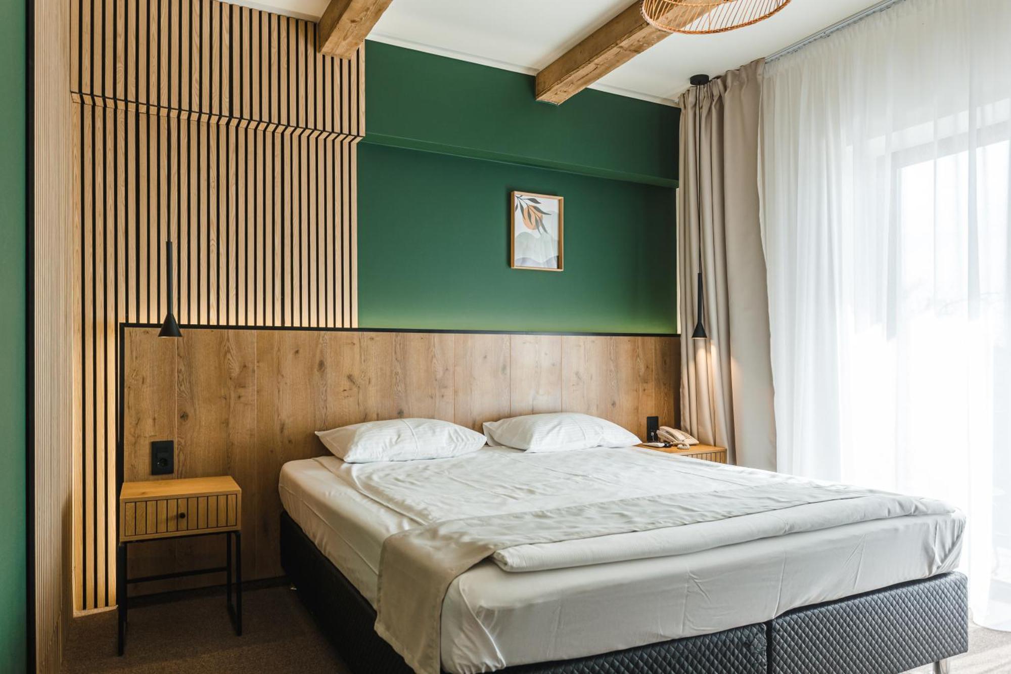 Stokker Hotel Орадеа Екстериор снимка
